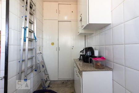 Casa à venda com 300m², 4 quartos e 2 vagas Casa à venda com 300m², 4 quartos e 2 vagasÁrea de Serviço