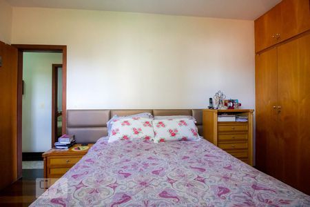 Casa à venda com 300m², 4 quartos e 2 vagas Casa à venda com 300m², 4 quartos e 2 vagasSuíte 1