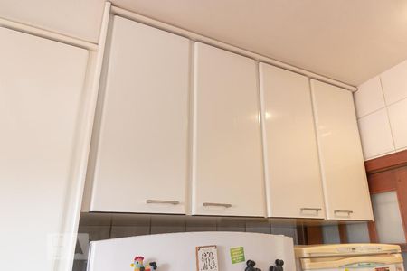 Casa à venda com 300m², 4 quartos e 2 vagas Casa à venda com 300m², 4 quartos e 2 vagasCozinha - Armários