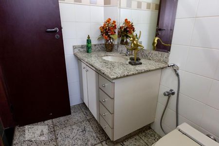 Casa à venda com 300m², 4 quartos e 2 vagas Casa à venda com 300m², 4 quartos e 2 vagasBanheiro