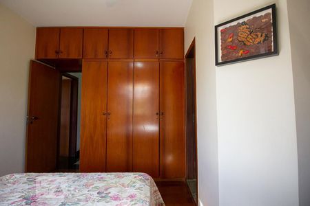 Casa à venda com 300m², 4 quartos e 2 vagas Casa à venda com 300m², 4 quartos e 2 vagasSuíte 2