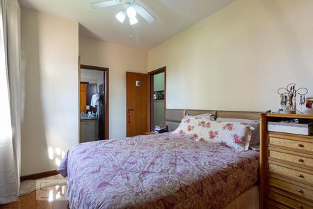 Casa à venda com 300m², 4 quartos e 2 vagas Casa à venda com 300m², 4 quartos e 2 vagasSuíte 1