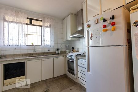 Casa à venda com 300m², 4 quartos e 2 vagas Casa à venda com 300m², 4 quartos e 2 vagasCozinha