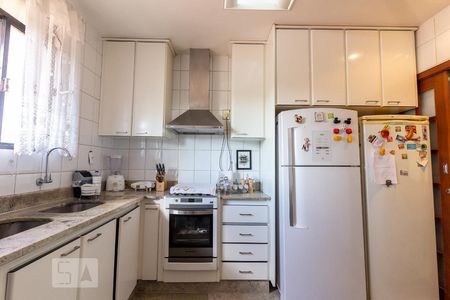 Casa à venda com 300m², 4 quartos e 2 vagas Casa à venda com 300m², 4 quartos e 2 vagasCozinha