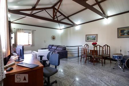 Casa à venda com 300m², 4 quartos e 2 vagas Casa à venda com 300m², 4 quartos e 2 vagasSala de Estar