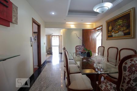 Casa à venda com 300m², 4 quartos e 2 vagas Casa à venda com 300m², 4 quartos e 2 vagasSala de Jantar