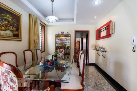 Casa à venda com 300m², 4 quartos e 2 vagas Casa à venda com 300m², 4 quartos e 2 vagasSala de Jantar