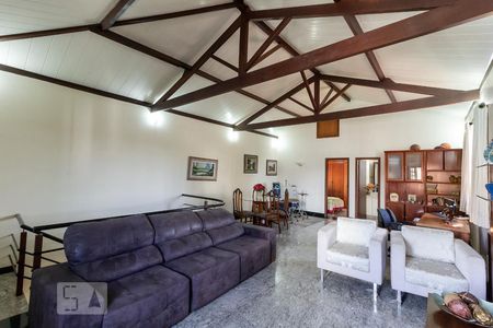 Casa à venda com 300m², 4 quartos e 2 vagas Casa à venda com 300m², 4 quartos e 2 vagasSala de Estar