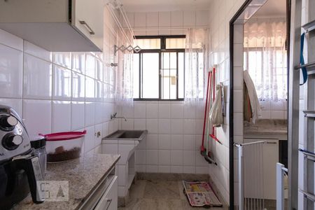 Casa à venda com 300m², 4 quartos e 2 vagas Casa à venda com 300m², 4 quartos e 2 vagasÁrea de Serviço