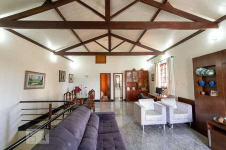 Casa à venda com 300m², 4 quartos e 2 vagas Casa à venda com 300m², 4 quartos e 2 vagasSala de Estar