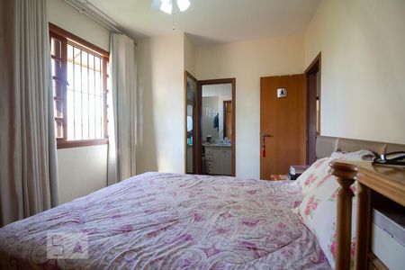 Casa à venda com 300m², 4 quartos e 2 vagas Casa à venda com 300m², 4 quartos e 2 vagasSuíte 1