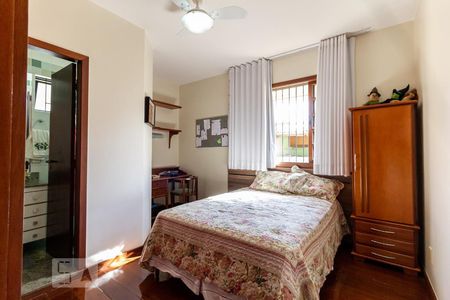 Casa à venda com 300m², 4 quartos e 2 vagas Casa à venda com 300m², 4 quartos e 2 vagasSuíte 2