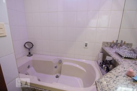 Casa à venda com 300m², 4 quartos e 2 vagas Casa à venda com 300m², 4 quartos e 2 vagasBanheiro da Suíte 1