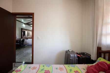 Casa à venda com 300m², 4 quartos e 2 vagas Casa à venda com 300m², 4 quartos e 2 vagasQuarto 2