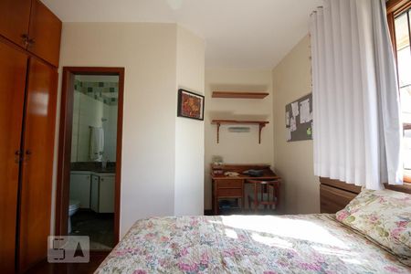 Casa à venda com 300m², 4 quartos e 2 vagas Casa à venda com 300m², 4 quartos e 2 vagasSuíte 2