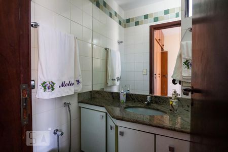 Casa à venda com 300m², 4 quartos e 2 vagas Casa à venda com 300m², 4 quartos e 2 vagasBanheiro da Suíte 2