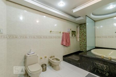 Apartamento à venda com 500m², 5 quartos e 5 vagasBanheiro da Suite 3