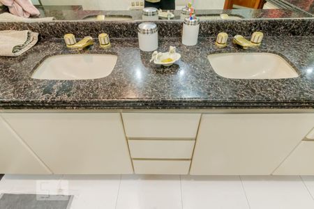 Apartamento à venda com 500m², 5 quartos e 5 vagasBanheiro da Suite 3