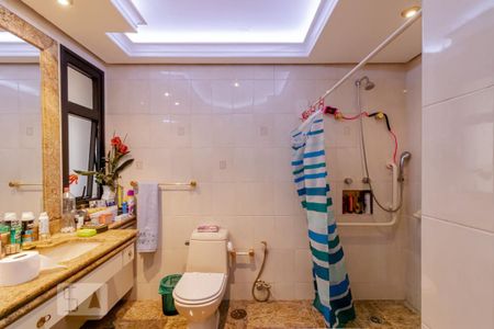 Apartamento à venda com 500m², 5 quartos e 5 vagasBanheiro da Suite 2