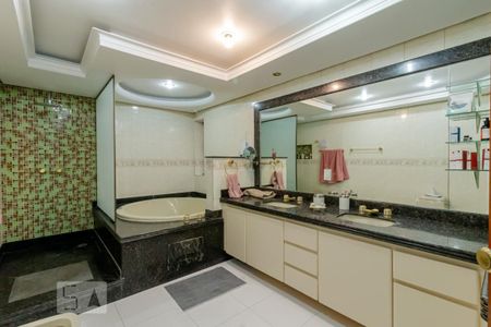 Apartamento à venda com 500m², 5 quartos e 5 vagasBanheiro da Suite 3