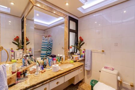 Apartamento à venda com 500m², 5 quartos e 5 vagasBanheiro da Suite 2