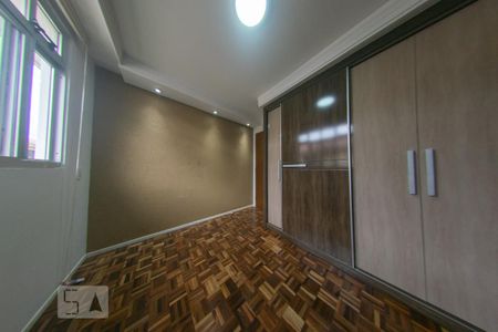 Quarto 1 de apartamento para alugar com 2 quartos, 47m² em Uberaba, Curitiba