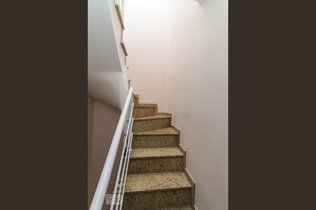 escada de casa de condomínio à venda com 2 quartos, 95m² em Chácara Califórnia, São Paulo