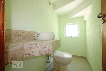Lavabo de casa de condomínio para alugar com 3 quartos, 161m² em Jardim Rio das Pedras, Cotia