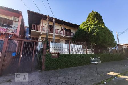 Casa à venda com 450m², 5 quartos e 2 vagas Casa à venda com 450m², 5 quartos e 2 vagasFachada