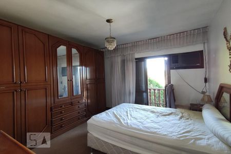 Casa à venda com 450m², 5 quartos e 2 vagas Casa à venda com 450m², 5 quartos e 2 vagasQuarto 1