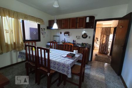 Casa à venda com 450m², 5 quartos e 2 vagas Casa à venda com 450m², 5 quartos e 2 vagasCozinha