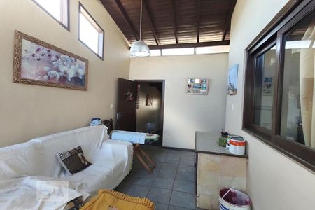 Casa à venda com 450m², 5 quartos e 2 vagas Casa à venda com 450m², 5 quartos e 2 vagasSala 3