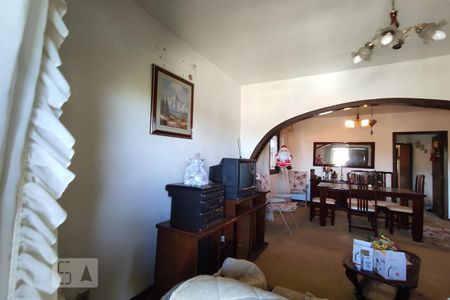 Casa à venda com 450m², 5 quartos e 2 vagas Casa à venda com 450m², 5 quartos e 2 vagasSala de Estar