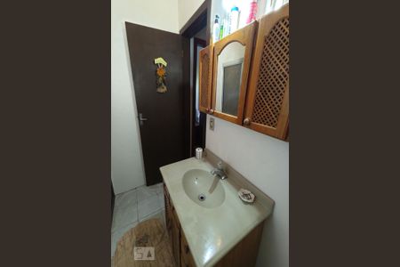 Casa à venda com 450m², 5 quartos e 2 vagas Casa à venda com 450m², 5 quartos e 2 vagasBanheiro