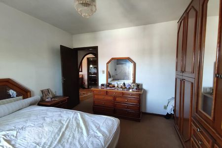 Casa à venda com 450m², 5 quartos e 2 vagas Casa à venda com 450m², 5 quartos e 2 vagasQuarto 1