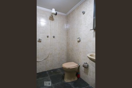 Casa à venda com 315m², 3 quartos e 5 vagas Casa à venda com 315m², 3 quartos e 5 vagasBanheiro da garagem