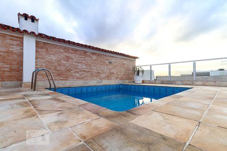 Apartamento à venda com 300m², 4 quartos e 2 vagas Apartamento à venda com 300m², 4 quartos e 2 vagasPiscina