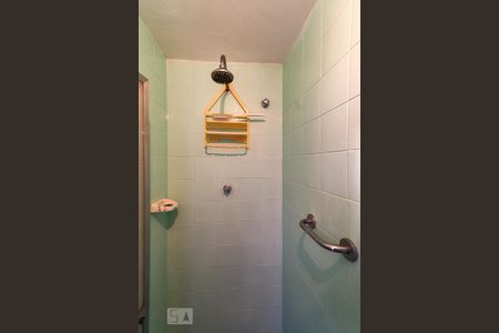 Apartamento à venda com 300m², 4 quartos e 2 vagas Apartamento à venda com 300m², 4 quartos e 2 vagasChuveiro