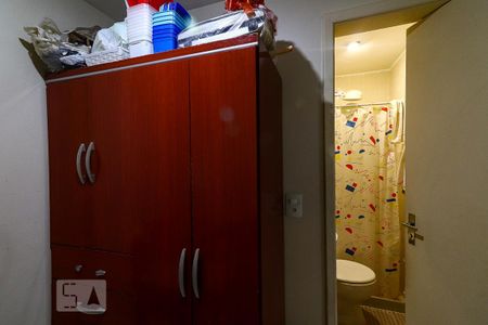Apartamento à venda com 300m², 4 quartos e 2 vagas Apartamento à venda com 300m², 4 quartos e 2 vagasQuarto de Serviço