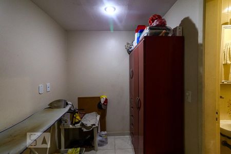 Apartamento à venda com 300m², 4 quartos e 2 vagas Apartamento à venda com 300m², 4 quartos e 2 vagasQuarto de Serviço