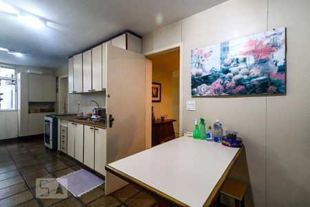 Apartamento à venda com 300m², 4 quartos e 2 vagas Apartamento à venda com 300m², 4 quartos e 2 vagasCozinha