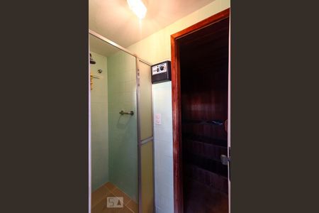 Apartamento à venda com 300m², 4 quartos e 2 vagas Apartamento à venda com 300m², 4 quartos e 2 vagasChuveiro