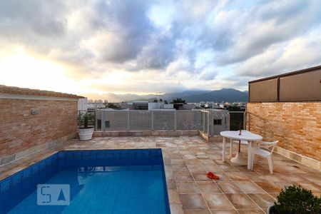 Apartamento à venda com 300m², 4 quartos e 2 vagas Apartamento à venda com 300m², 4 quartos e 2 vagasPiscina