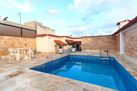 Apartamento à venda com 300m², 4 quartos e 2 vagas Apartamento à venda com 300m², 4 quartos e 2 vagasPiscina