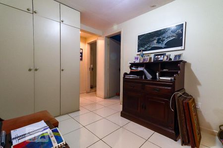 Apartamento à venda com 300m², 4 quartos e 2 vagas Apartamento à venda com 300m², 4 quartos e 2 vagasHall