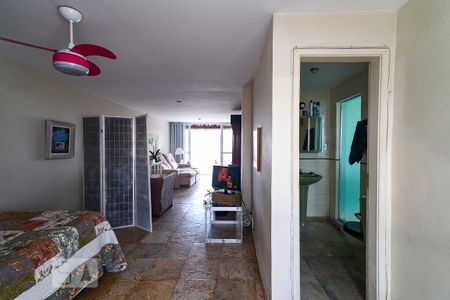Apartamento à venda com 300m², 4 quartos e 2 vagas Apartamento à venda com 300m², 4 quartos e 2 vagasCobertura - Sala