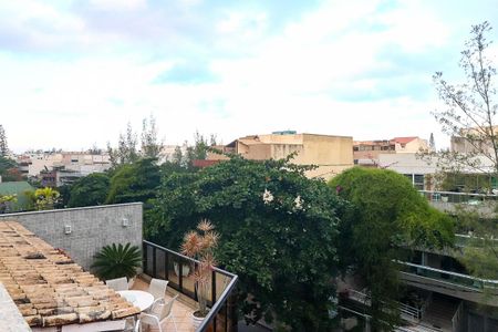 Apartamento à venda com 300m², 4 quartos e 2 vagas Apartamento à venda com 300m², 4 quartos e 2 vagasVista