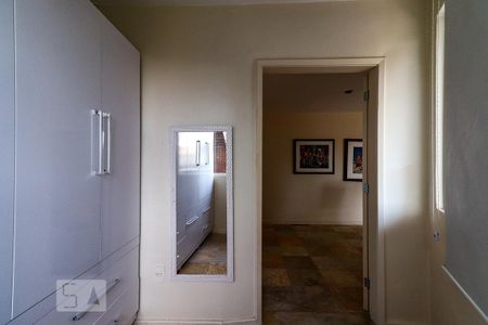 Apartamento à venda com 300m², 4 quartos e 2 vagas Apartamento à venda com 300m², 4 quartos e 2 vagasCloset
