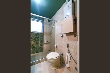 Apartamento à venda com 300m², 4 quartos e 2 vagas Apartamento à venda com 300m², 4 quartos e 2 vagasBanheiro da Suíte