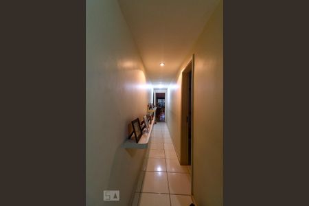 Apartamento à venda com 300m², 4 quartos e 2 vagas Apartamento à venda com 300m², 4 quartos e 2 vagasCorredor